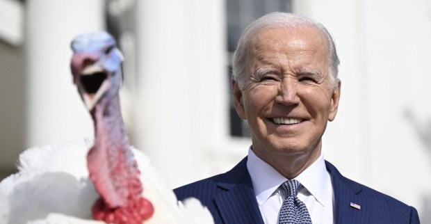 Joe Biden mit Truthahn