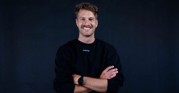 Porträtfoto von Florian Senoner von buycycle