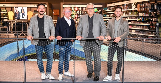 Intersport Fischer Eigentümer und Führungsriege: Michael mit Vater Erhard Fischer, Tobias Stergiotis und Bruder Mario Fischer (v. li.)