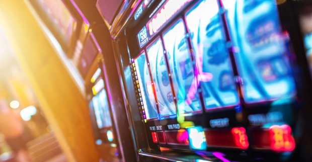 Nahaufnahme von Glücksspielautomat
