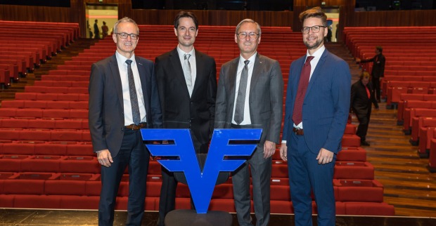 Helmut Winkler (Vorstandsdirektor der Volksbank Vorarlberg), Leo McFall, Gerhard Hamel (Vorstandsvorsitzender Volksbank Vorarlberg) und Sebastian Hazod