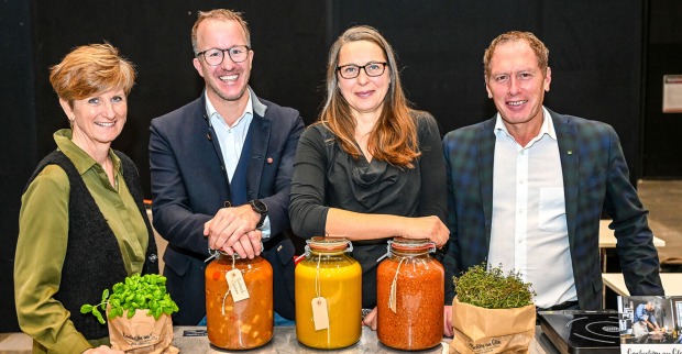 GF Sabine Tichy-Treimel (Messe Dornbirn), LR Christian Gantner (Tourismus und Landwirtschaft), Bianca Erath (FAIRKOCHT) und LWK Präsident Josef Moosbrugger
