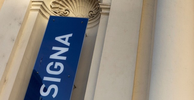 Logo der Signa an einer Wand.