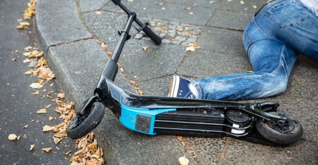 Ein Unfall mit einem E-Scooter.