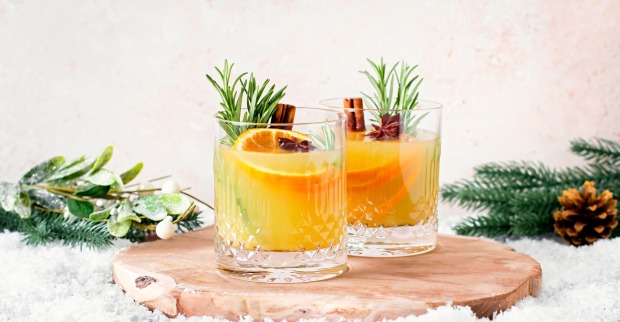 Gin mit Orangen im Glas