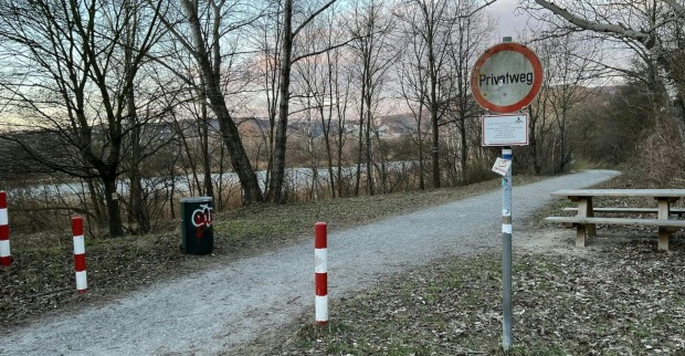 Der Privatweg vor dem Abschnitt "schwarze Lacke" beim Marchfelderkanal