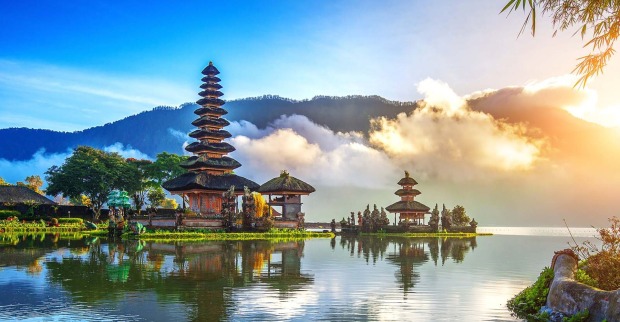 Bali bei Sonnenaufgang | Credit: iStock.com/tawatchaiprakobkit