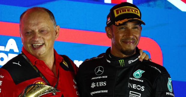 Ferrari-Teamchef Vasseur und Lewis Hamilton scheinen sich bestens zu verstehen