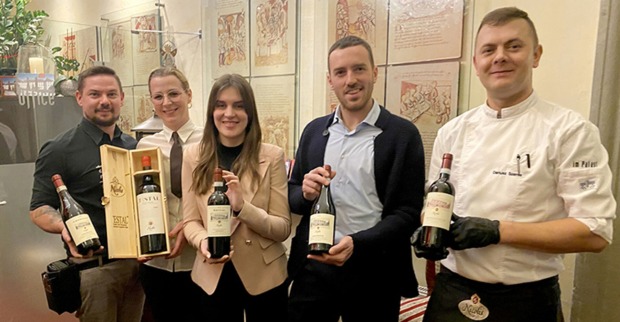 GF Phillip und Bettina Jabornig, Winzerteam Sofia Palmerston und Winzer Angelo Nicolis, Küchenchef Dariusz Szemis (v. li.)
