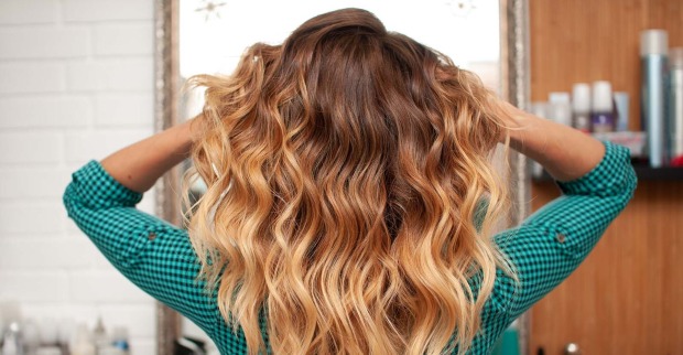 Frau mit schönen Locken | Credit: iStock.com/oksy001