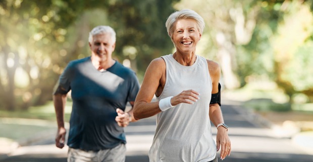 Pensionisten beim Laufen | Credit: iStock.com/PeopleImages