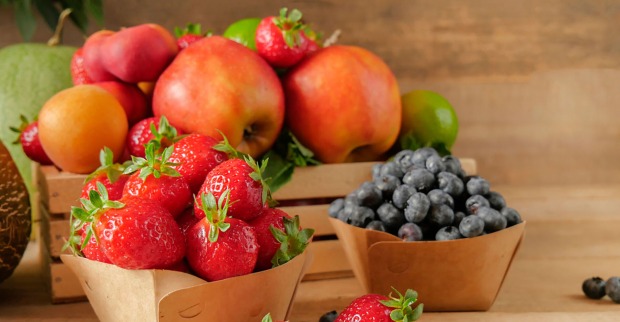 Obstkorb auf einem Tisch | Credit: iStock.com/Dziuba Volodymyr