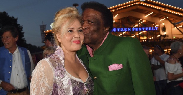 Roberto Blanco mit seiner Frau Luzandra beim Oktoberfest.