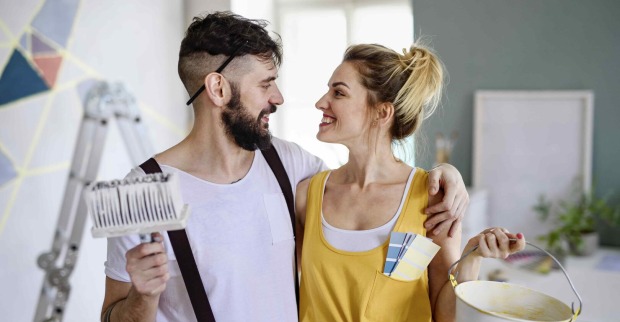 Gemeinsam eine Haus oder eine Wohnung sanieren - macht Spaß und hilft Geld zu sparen.