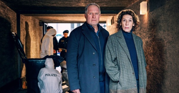 Adele Neuhauser und Harald Krassnitzer in Tatort.