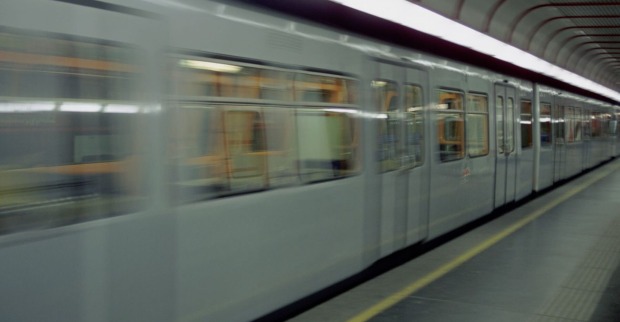 Abfahrende U-Bahn in Wien