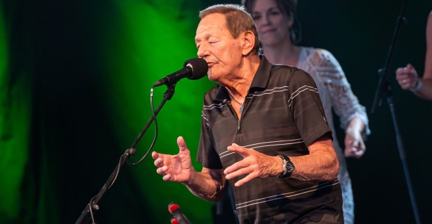 Wolfgang Ambros auf der Bühne.