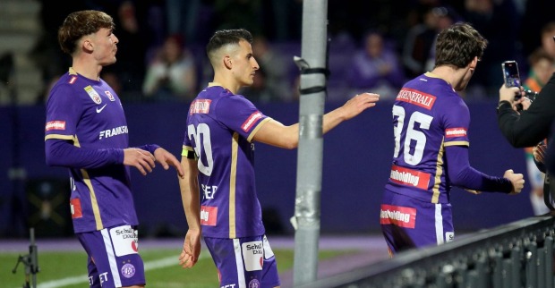 Drei Spieler der Austria Wien im Stadion.