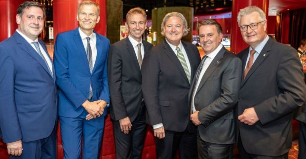 Gratulanten bei der 90-Jahr-Feier im Casino Baden