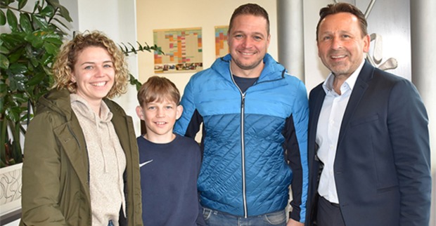 Larissa, Lias und Aaron Nigsch aus St. Gerold mit Markus Maier (GF Montfort Garage Götzis)