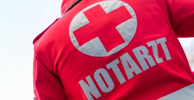 Rote Notarztjacke