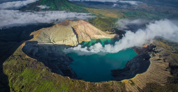 Luftaufnahme des Vulkans Ijen in Indonesien.