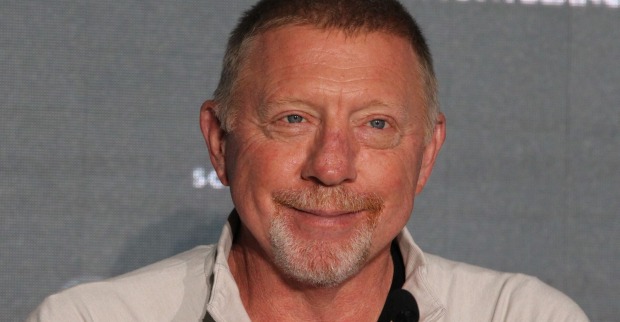 Boris Becker mit einem weißen T-Shirt.