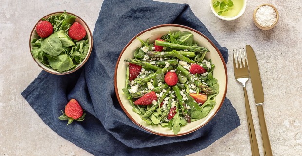 Erdbeer-Spargel-Salat | Credit: iStock.com/Jane Vershinin