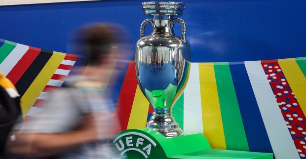 Der EURO-Pokal im Übertragungszentrum der Europameisterschaft in Leipzig.
