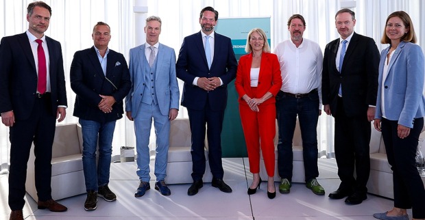 Podiumsteilnehmer beim FMTI Industrie-Talk