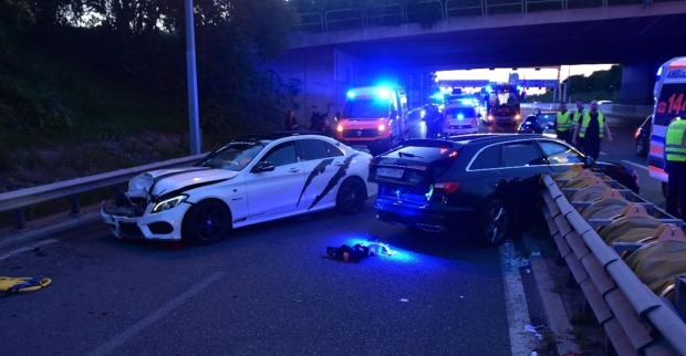 Die Unfallautos auf der Donauufer Autobahn