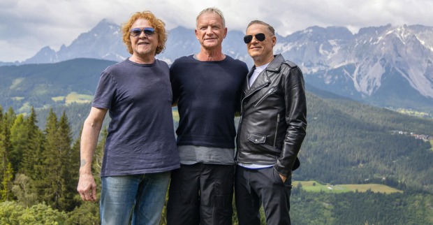 Mick Hucknall trat einst als Support für Stings "The Police" auf. Sting wiederum tourte bereits mit Bryan Adams. Dass die drei an einem Festival auf derselben Bühne stehen, ist aber eine Premiere.