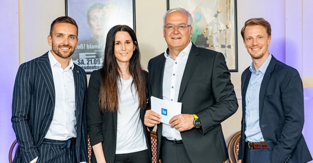Christian Zoll, JI-Vorsitzende Anna Hilti, IV-Präsident Elmar Hartmann und neuer GF Simon Kampl.