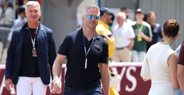 Ralf Schumacher mit Sonnenbrille bei einem Event.