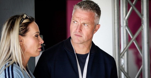 Porträt, Cora im Profil, Ralf daneben von vorne