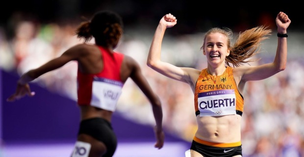 Olivia Gürth jubelt beim Zieleinlauf - jedoch zu früh.