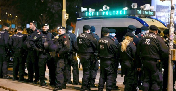 Einsatzkräfte der Wiener Polizei