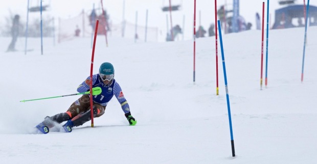 Der kärntner Skifahrer Richard Leitgeb fährt einen Slalom