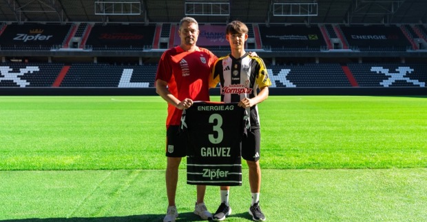 Cheftrainer Darasz mit Tomas Galvez