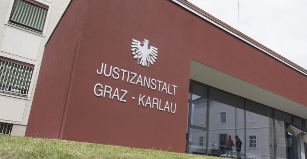 Die Justizanstalt Graz-Karlau von außen, in der es zu einem tragischen Brand gekommen ist