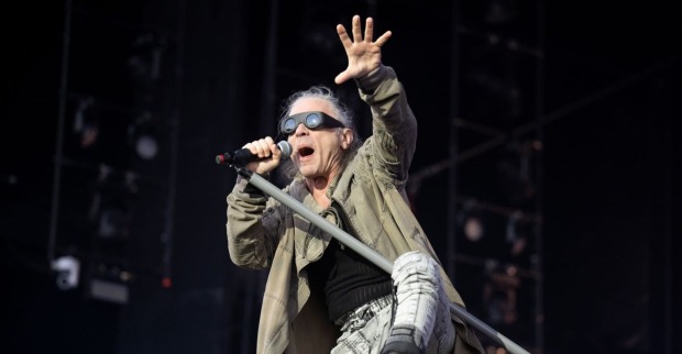 Iron Maiden-Sänger Dickinson bei einem Konzert
