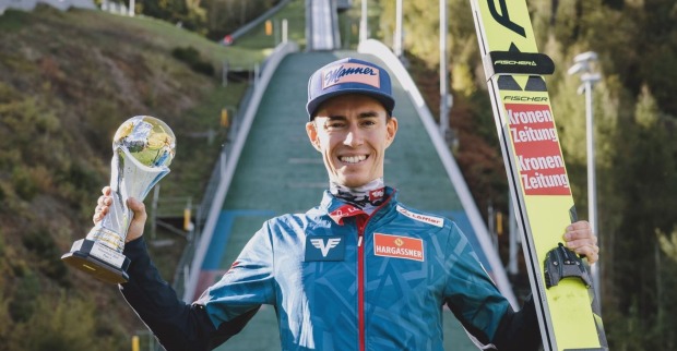 Stefan Kraft vor der Schanze in Hinzenbach
