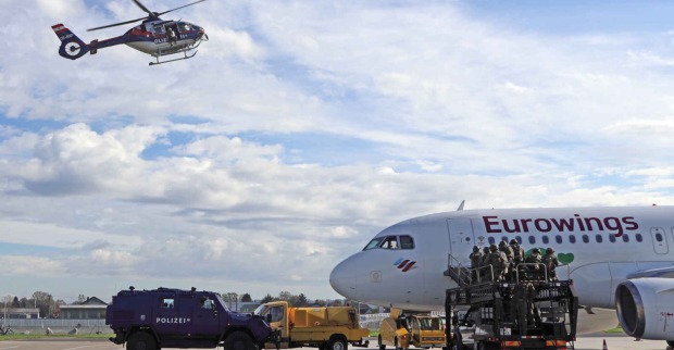 Flugzeug und Hubschrauber
