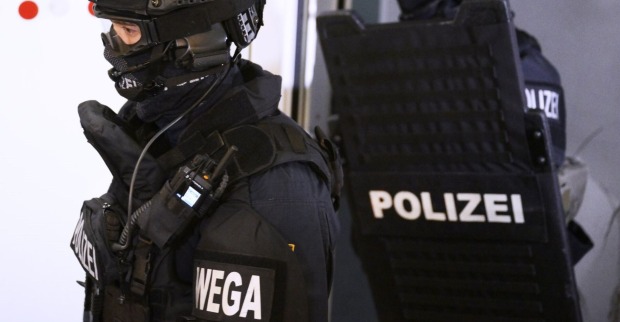 Polizisten der Wega-Spezialeinheit