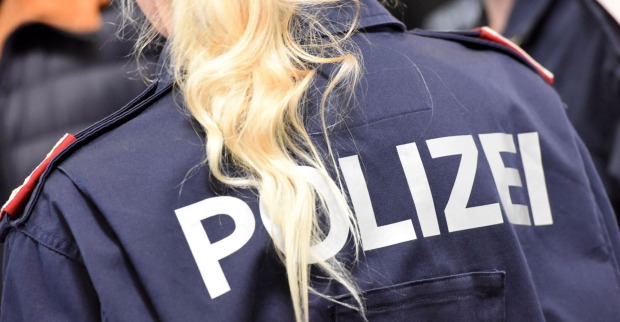 Uniform einer Polizistin