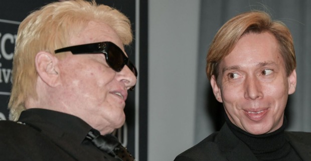 Helmut sieht Heino an
