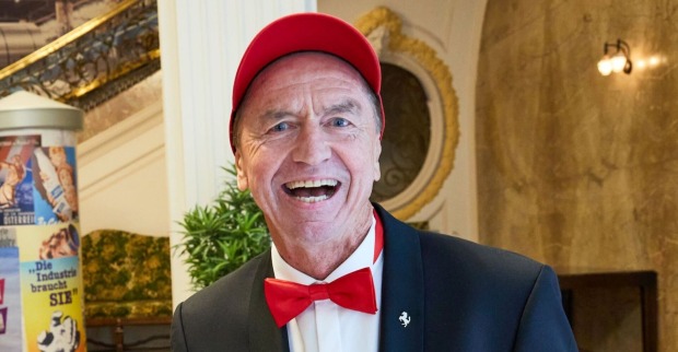 Heribert Kasper lächelt in die Kamera