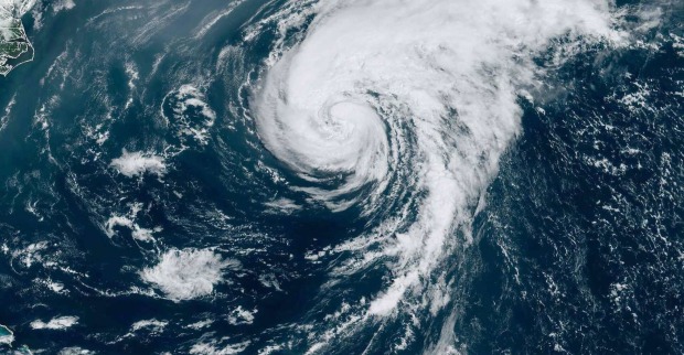 Satellitenbild eines Hurrikans über dem Atlantik.