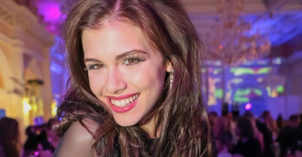 Ex-Miss Katharina Nahlik lächelt ind die Kamera.
