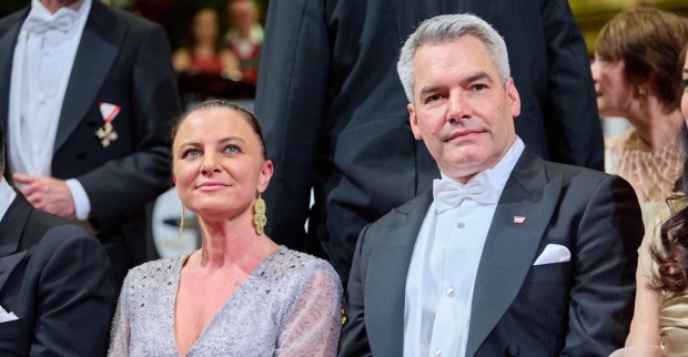 Katharina und Karl Nehammer (ÖVP) beim Besuch des Wiener Philharmonikerballs 2024